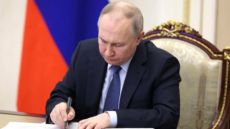 Президент РФ подписал закон о контроле ввозимых агрохимикатов