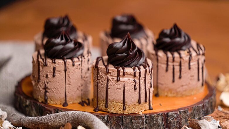 Праздничная кухня: шоколадные мини-чизкейки без выпечки на 8 Марта