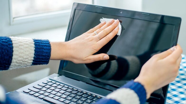 Как очистить экран ноутбука: 4 шага