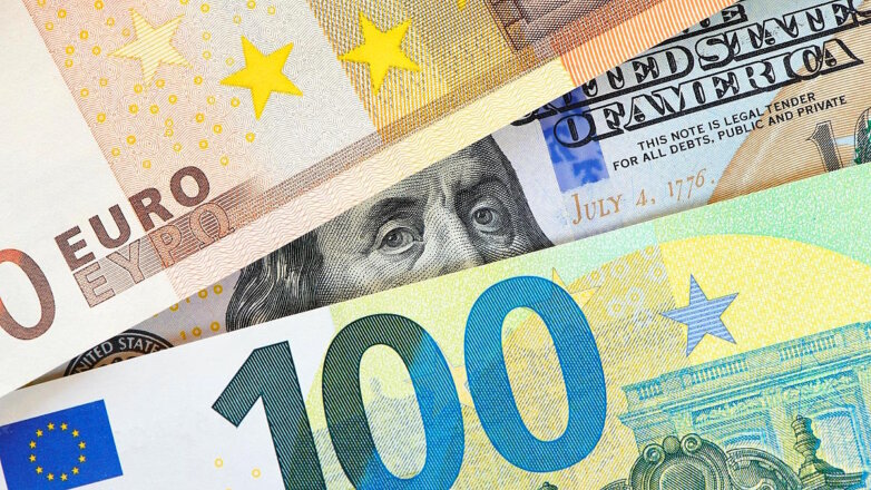РИА Новости: сбережения россиян в валюте достигли рекордного уровня