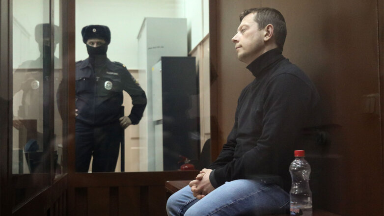 Суд в Москве арестовал замглавы Центрального таможенного управления ФТС по делу о взятке