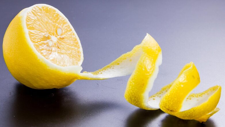Для уборки и аромата: 9 проверенных способов использования лимонных корок в быту