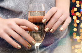 Трансформация нюда: весенний маникюр в оттенках шампанского