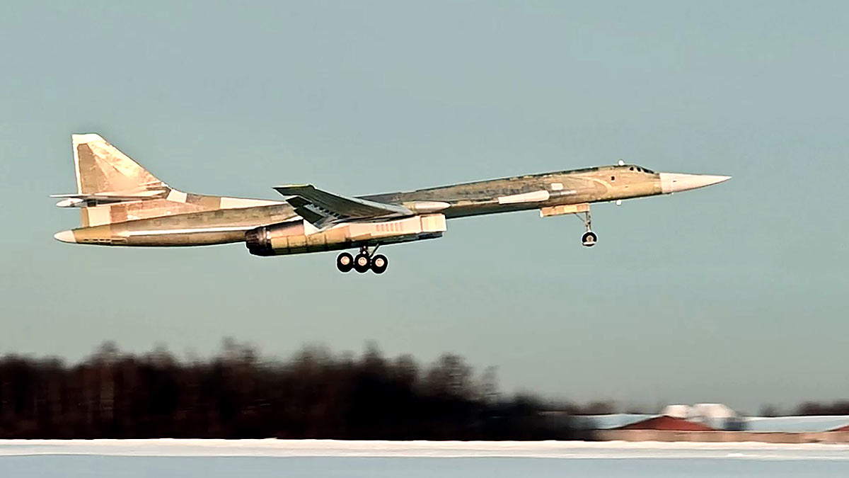 Модернизированный стратегический бомбардировщик Ту-160М