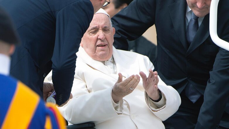 В Ватикане заявили об улучшении состояния здоровья папы Римского