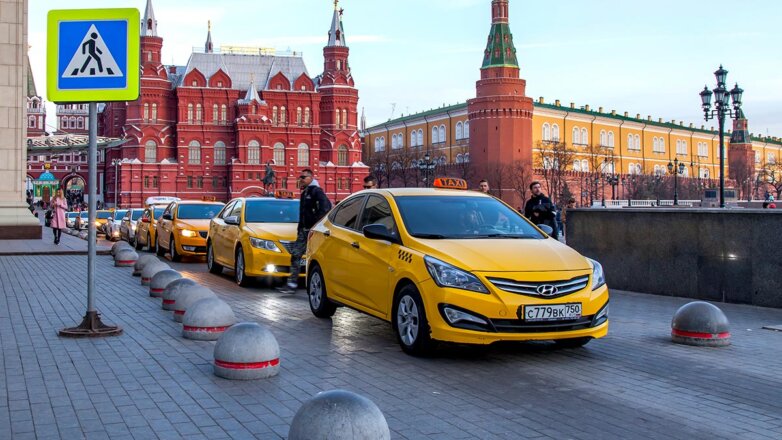 ФСБ получит доступ к базам данных служб заказов легкового такси с 1 сентября