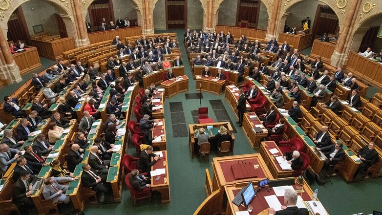 В Венгрии приняли резолюцию с призывом к мирному решению на Украине