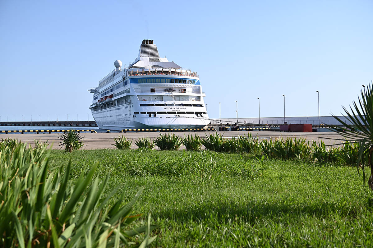 Лайнер Astoria Grande в Морском порту Сочи