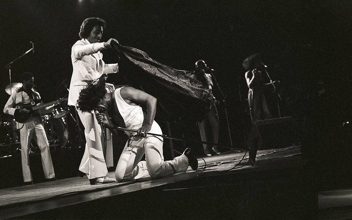 Джеймс Браун на концерте в Лондоне в Hammersmith Odeon, 1981 год