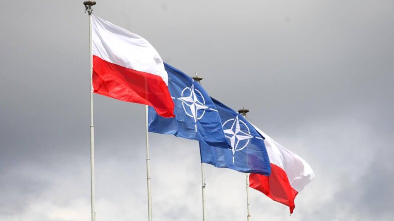 Флаги НАТО и Польши