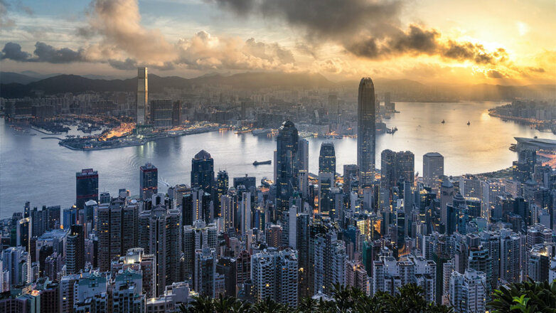 Туристам больше не нужно сдавать ПЦР-тест на коронавирус для посещения Гонконга