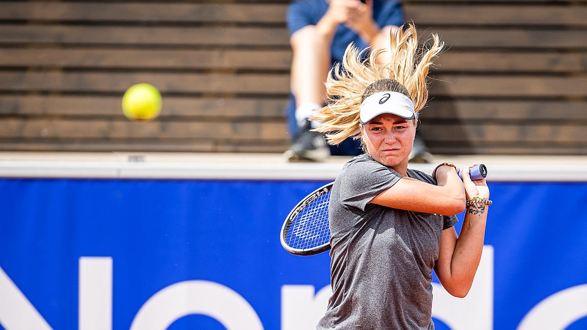 Хромачёва и Шиманович в паре вышли в финал теннисного турнира в Боготе