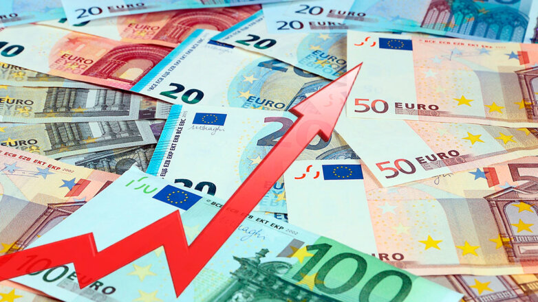 Курс евро вырос до 90 рублей впервые с 14 апреля 2022 года
