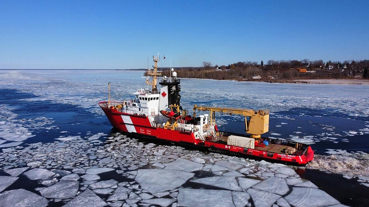 Трюдо заявил, что в Канаде закупят еще семь ледоколов для береговой охраны