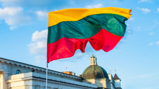 Глава МО Литвы высоко оценил способность России к адаптации