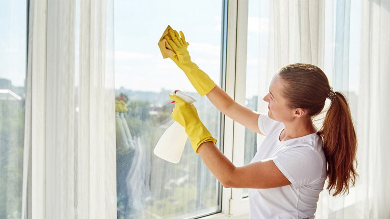 Как быстро и качественно помыть окна: 5 лайфхаков, которые упростят процесс