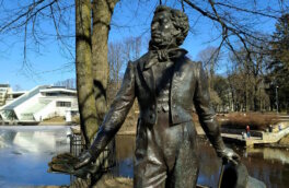 Правящая коалиция Рижской думы согласилась с инициативой снести памятник Пушкину