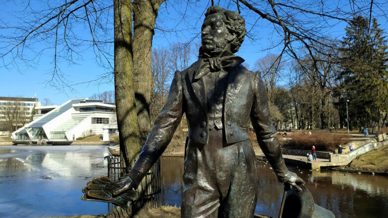 Правящая коалиция Рижской думы согласилась с инициативой снести памятник Пушкину