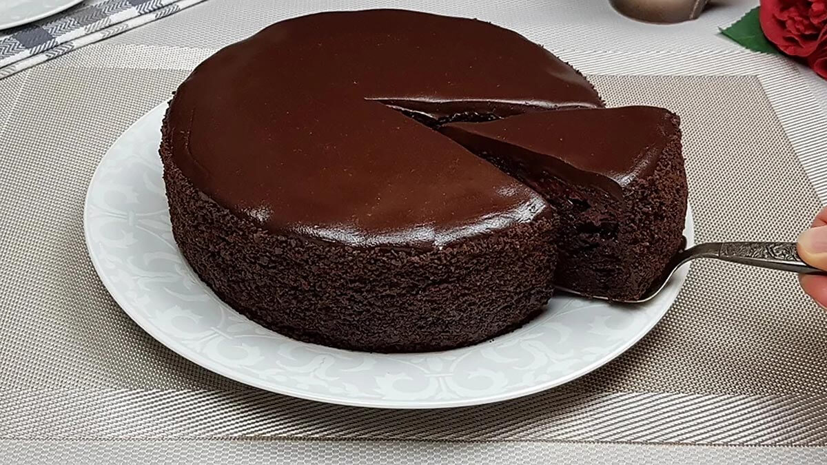 Шоколадный торт с вишней, кремом и желе рецепт с фото пошагово