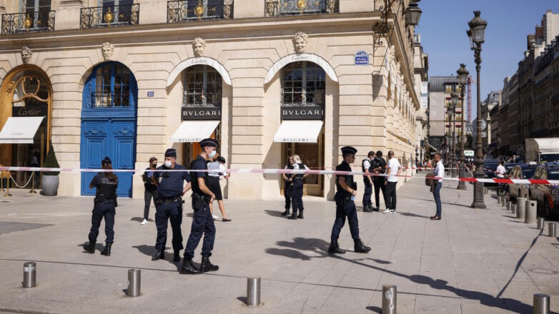 Вооруженные грабители совершили налет на бутик Bulgari в центре Парижа