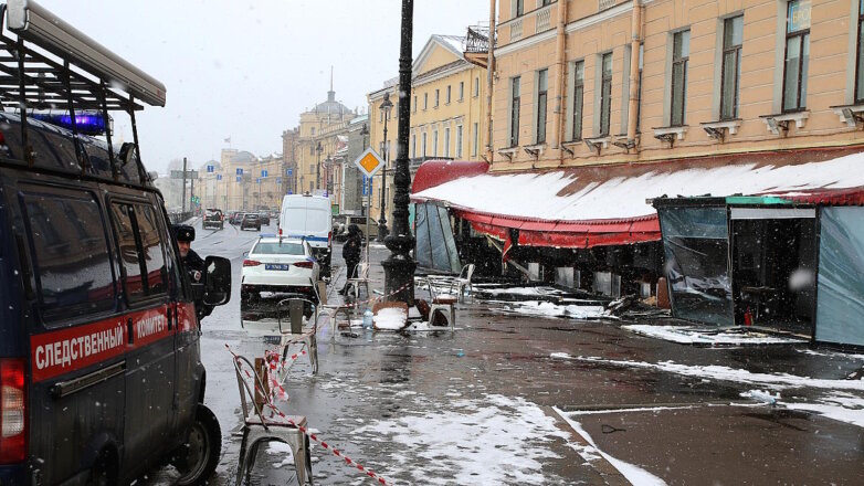 Последствия взрыва в кафе в Санкт-Петербурге