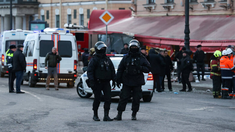 Последствия взрыва в кафе в Санкт-Петербурге