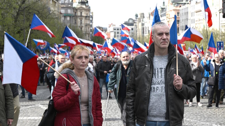 Антиправительственный митинг в Праге собрал до 35 тысяч человек
