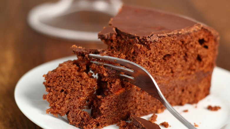 Недорого и вкусно: шоколадный торт на сковороде, который очень быстро готовится
