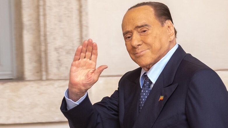Лечащий врач Берлускони рассказал, что политик "хорошо реагирует на лечение"