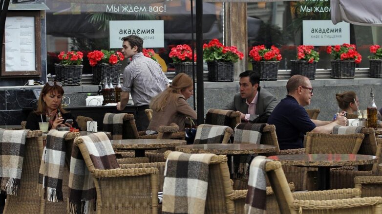 Большинство летних кафе в Москве планируют открыть ближе к началу мая