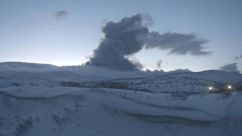 На вулкане Эбеко зафиксирован пепловый выброс