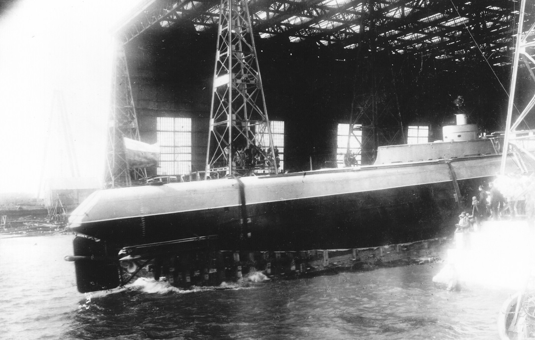 Спуск на воду подводного минного заградителя "Краб" 12 авг 1912 год