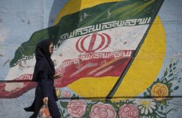 Власти арестовали 2 иранских женщин за появление в общественном месте без хиджаба