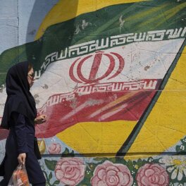 Власти арестовали двух иранских женщин за появление в общественном месте без хиджаба
