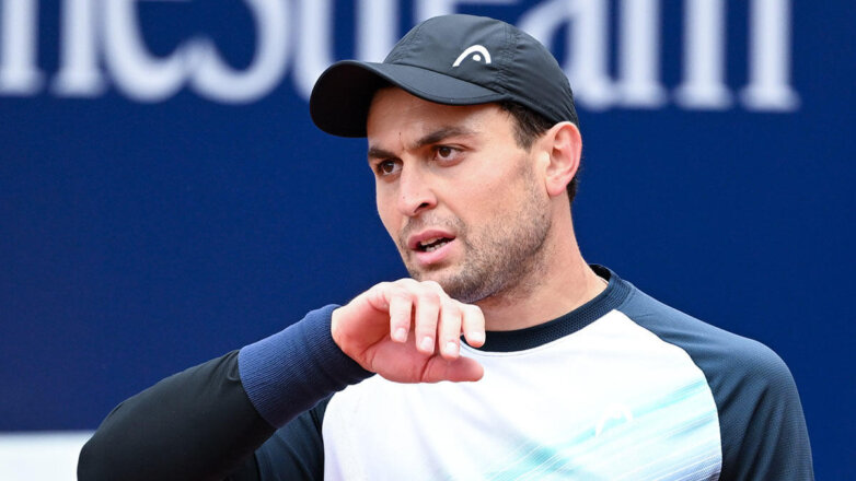 Теннисист Карацев обыграл Медведева и вышел в четвертьфинал турнира в Мадриде