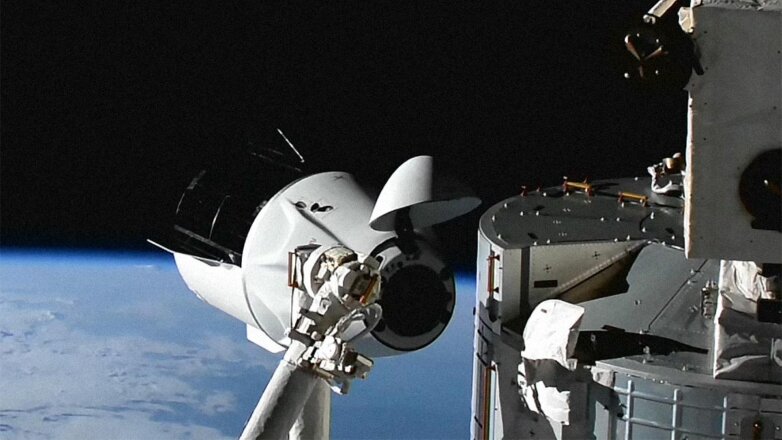 Ракету Falcon 9 с кораблем Crew Dragon отправили к МКС