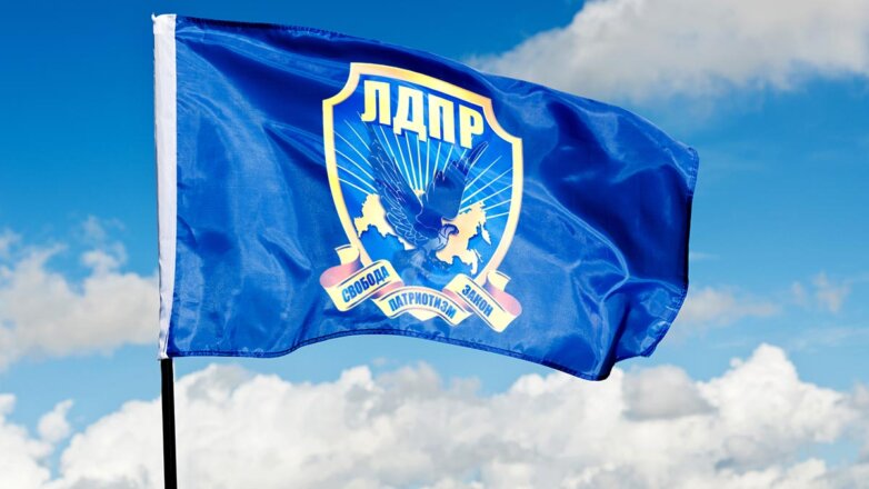 Нилов: ЛДПР не будет менять цвета партийного герба из-за схожести с флагом Украины
