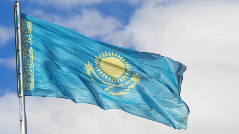 Казахские банки значительно замедлили обработку переводов из РФ