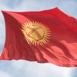 СМИ: тысяча человек собралась в центре Бишкека после драки с иностранцами