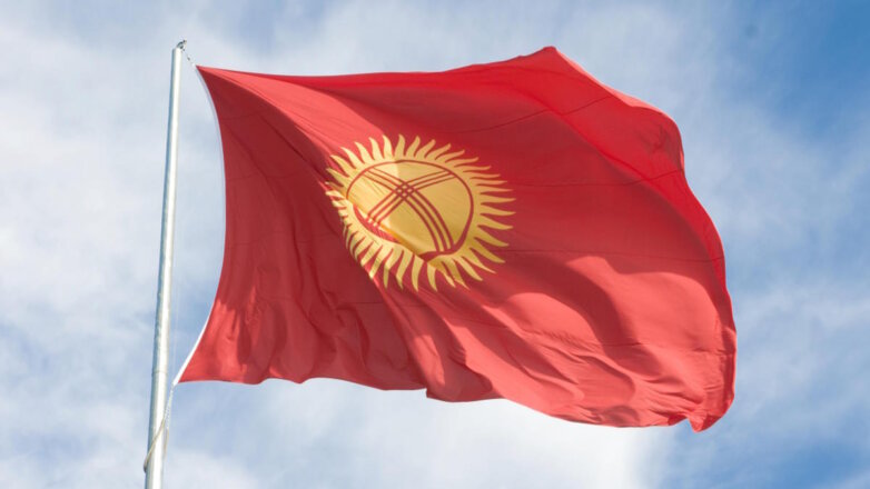 Часть банков в Киргизии перестала принимать деньги из России