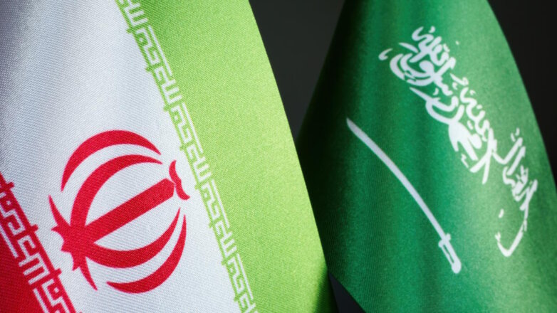 Главы МИД Ирана и Саудовской Аравии обсудили развитие двусторонних отношений