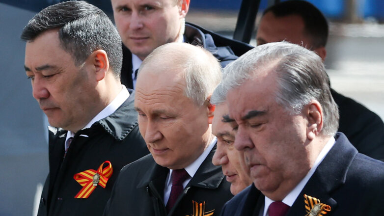 Путин проводит неформальный завтрак с лидерами стран СНГ