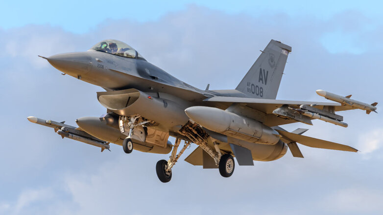 NYT: конгрессмены попросили Байдена разблокировать поставку Украине истребителей F-16