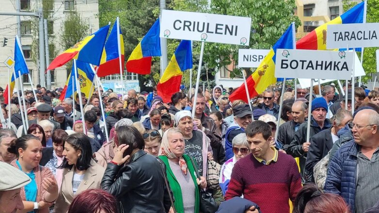 Оппозиция Молдавии на акции протеста в Кишиневе требует распустить парламент