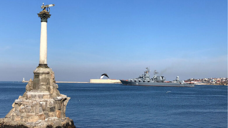 Власти объяснили громкие звуки в Севастополе флотскими учениями
