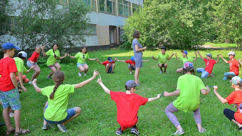 В новых регионах России откроются шесть стационарных детских лагерей