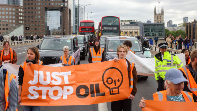 1332705 Активисты кампании общественного неповиновения Just Stop Oil