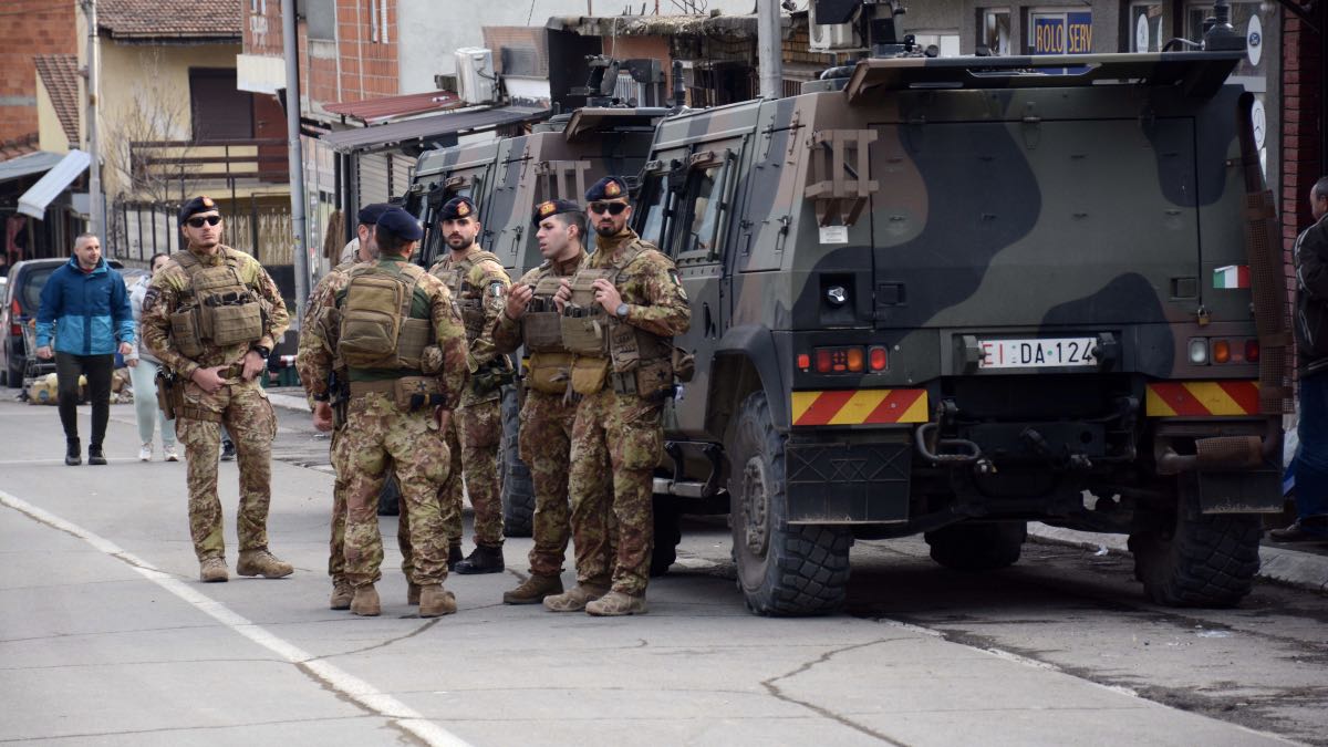 СМИ: международные силы безопасности НАТО атаковали сербов в Косово