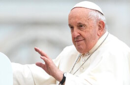 Папа римский пригласил в Ватикан комедиантов и артистов