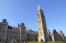 Лидер канадской оппозиции назвал Трюдо "сумасшедшим"